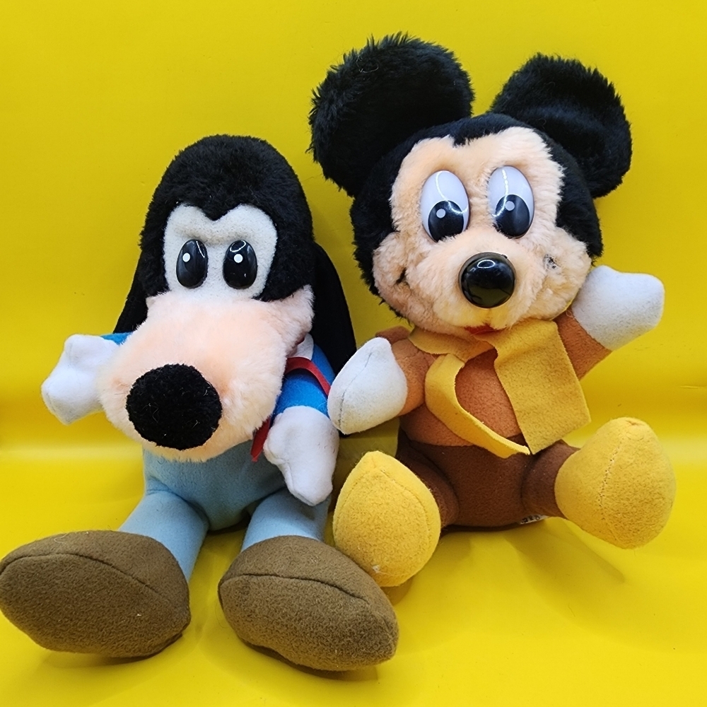 Vintage 1983 Disney Mickey's Christmas Carol Mickey Mouse & Goofy Plush Toys - Picture 1 of 8